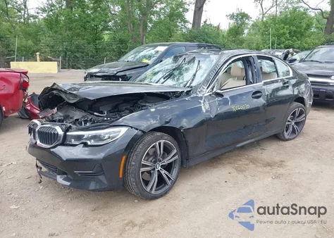 2021 BMW 330I xDrive z USA, uszkodzony, nr VIN 3MW5R7J00M8B79538